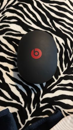 Beats Solo3 Wireless + Case – Great Condition
