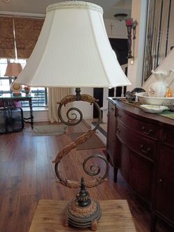 Beautiful S Scrollwork Table Lamp