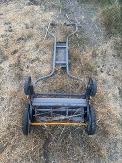 Manual lawnmower