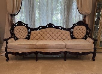 Luxury living room set- excellent condition