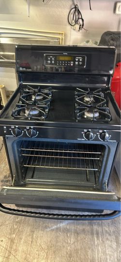 GE GAS STOVE.