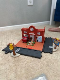 Mattel Disney and Pixar Cars On The Road Toys, Red’s Fire Station Playset with Die-cast Fire Truck & Kid-Activated Action