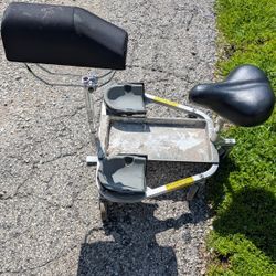 Flooring seat roller with chest support great shape 3" casters