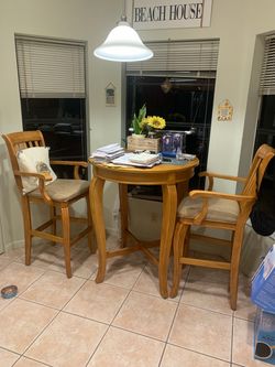 Kitchen high top table & chairs