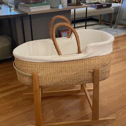 Baby Design Dua is Bassinet With Rocking Stand For Newborn Baby