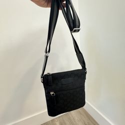 Gucci Messenger Bag”