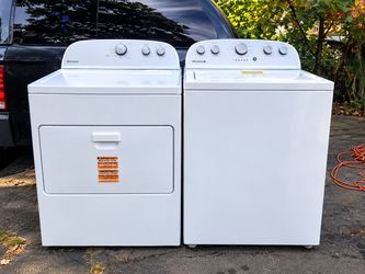 Washer And Dryer Set (LIKE NEW!)