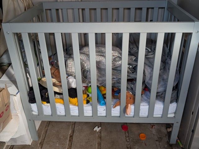Used Free Baby Crib With Mattress. Was $200+ New