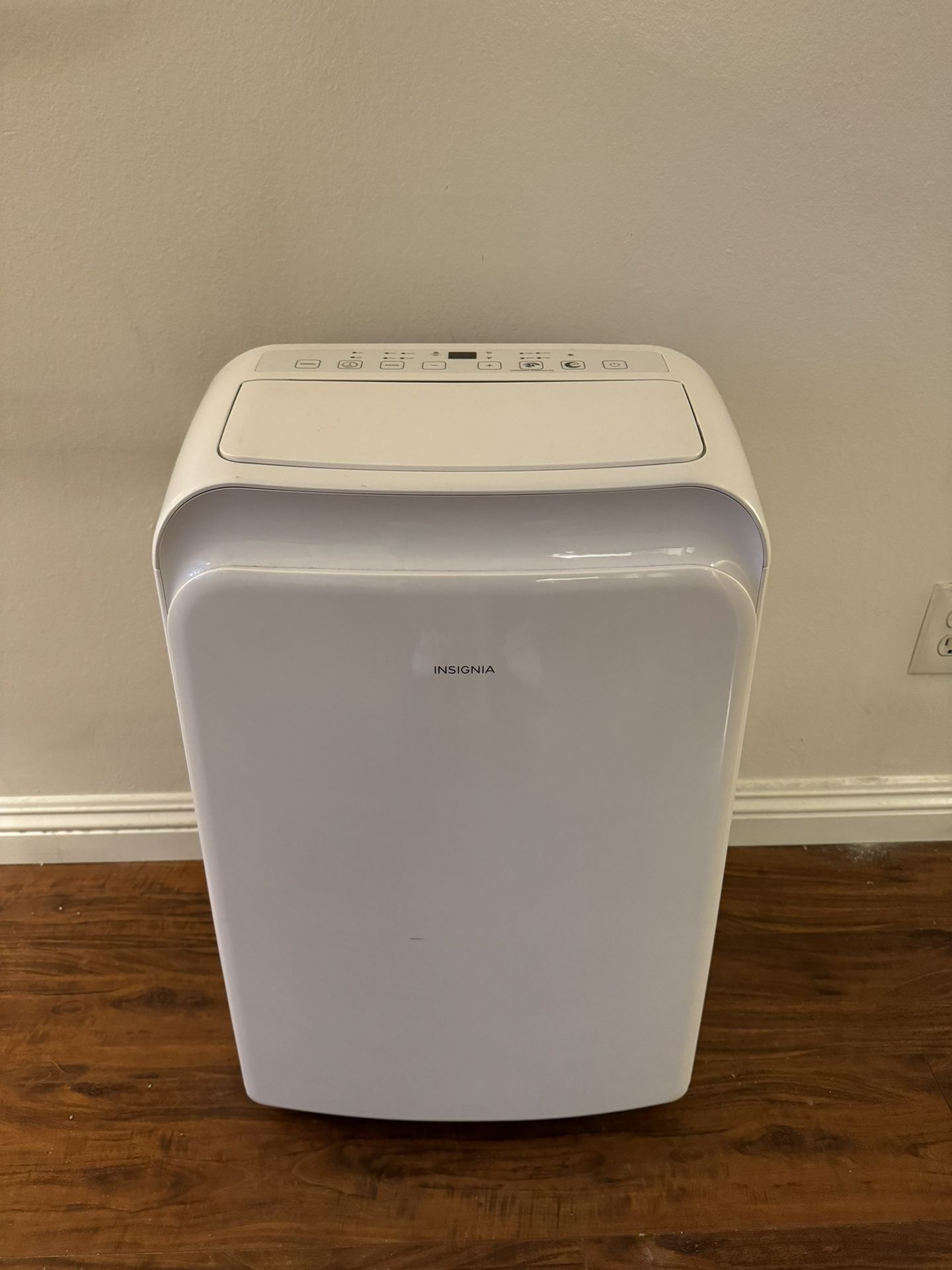 Insignia Portable AC unit 8000 BTU