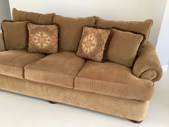 Thomasville Couch / Sofa - Like New!