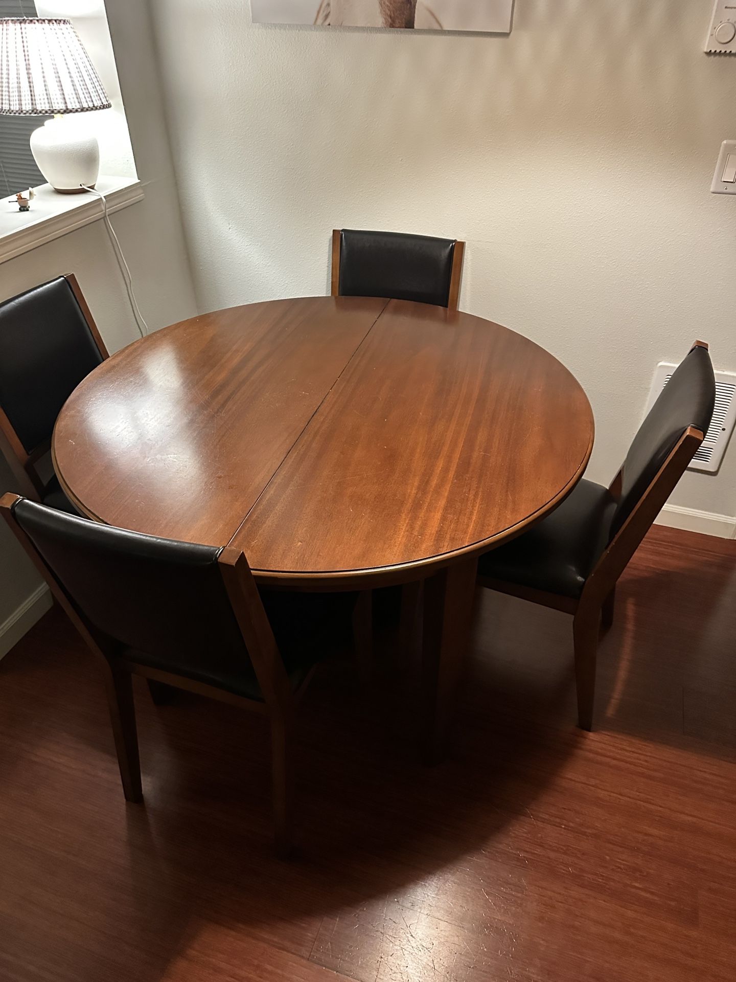 Round Table With 4 Chairs