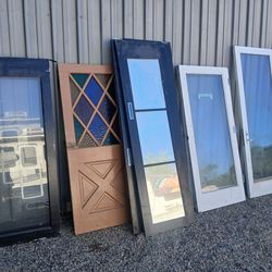Doors hevy doors different sizes 20 dls to 50 dls or take them all for good ofer
