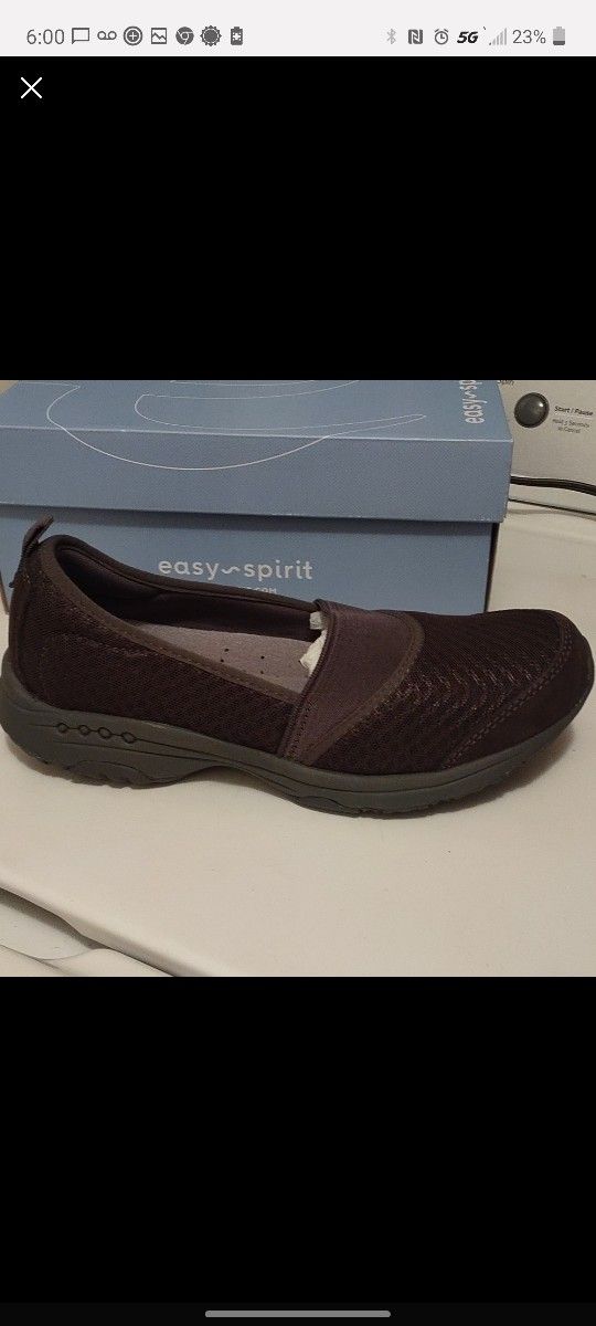 Easy Spirit brand new In Original Box Size 7.5 Womans