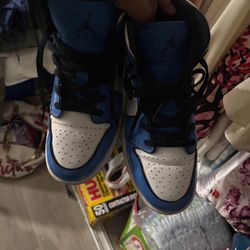 Air Jordan 1 Mid SE GS 'Signal Blue'