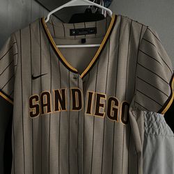 Women’s Padres jersey