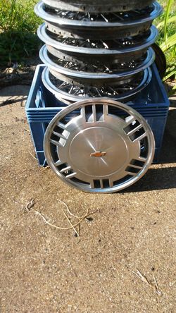 13" 1985 chevy corsica/citation hubcap