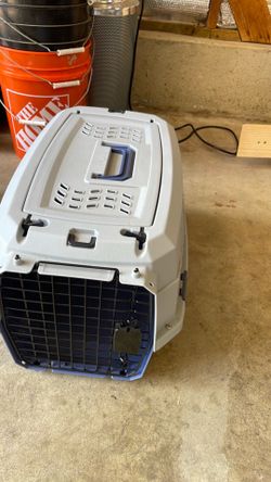 Cat carrier. Animal carrier