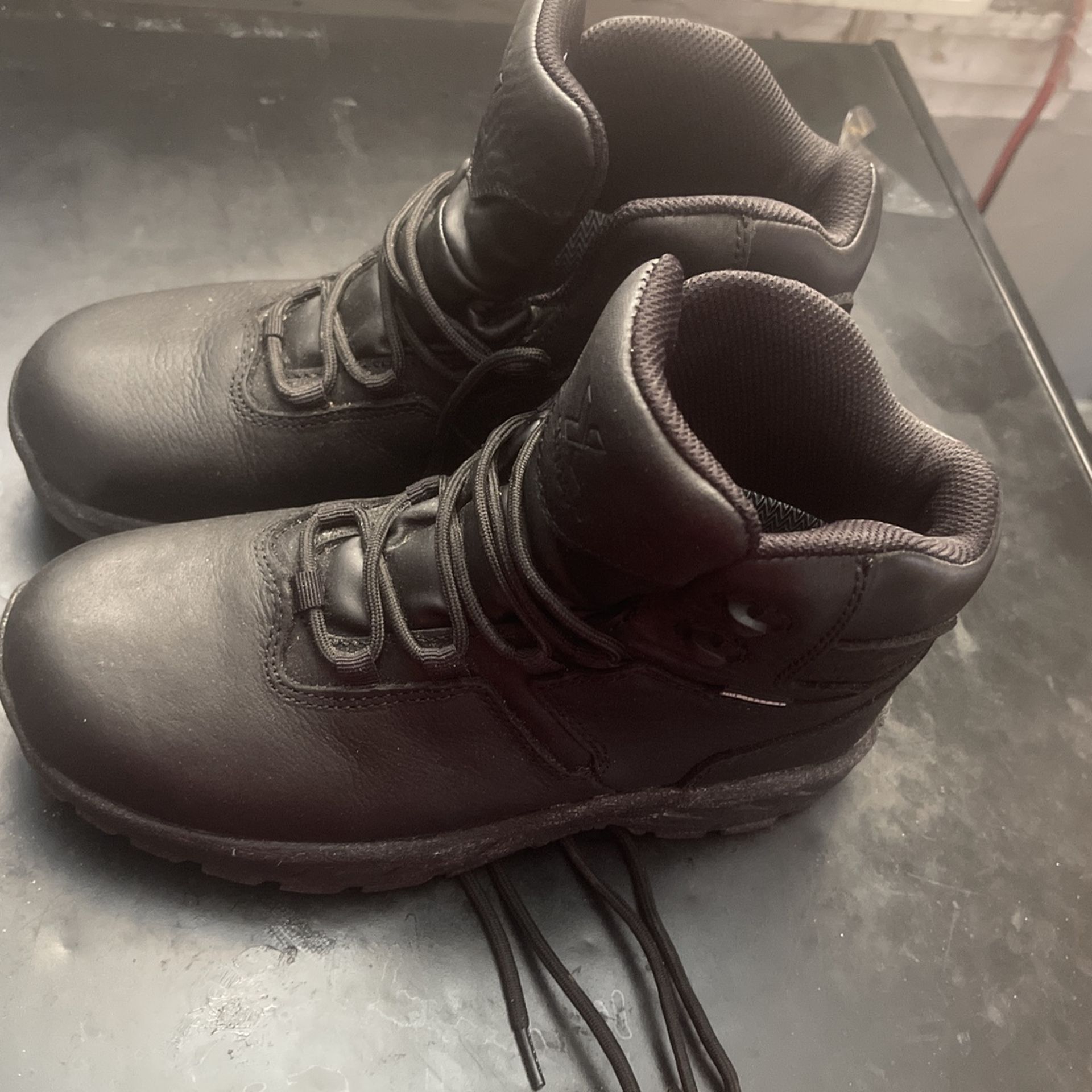 Ladies steel toe size 8 work boots