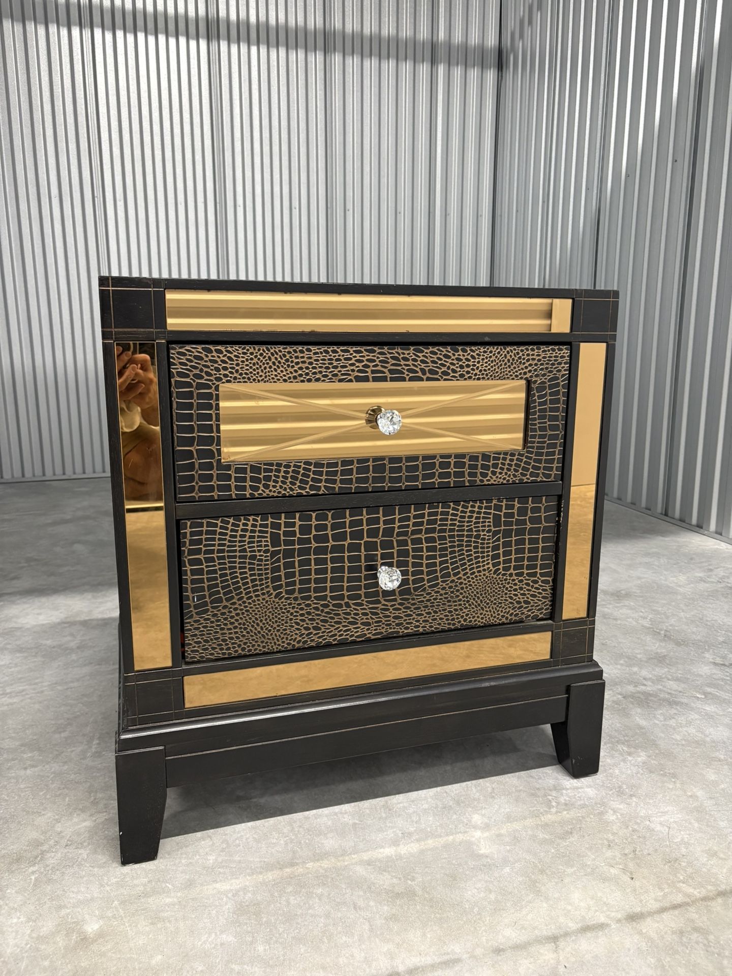 Wooden Crocodile Mirrored Nightstand 