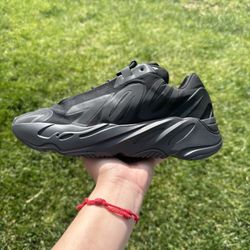 Yeezy 700 - Black