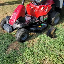 Craftsman Riding Lawnmower 