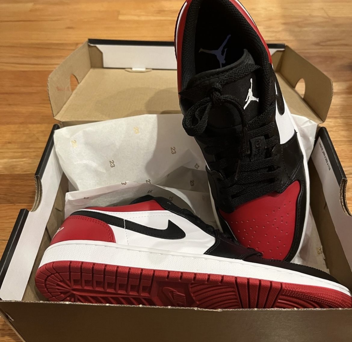 New Air Jordan 1 low “Bred Toe” Size 8.5 Men’s