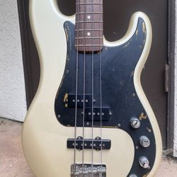 Fender Deluxe series Precision Bass Special 