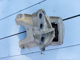 Engine mound bracket 2018-21 Honda civic 