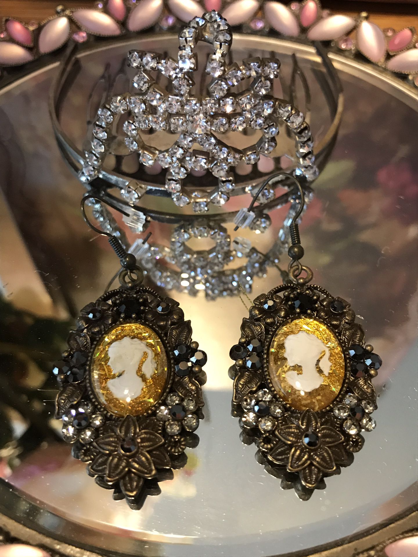 Gorgeous! Vintage Antique Victorian Cameo Earrings