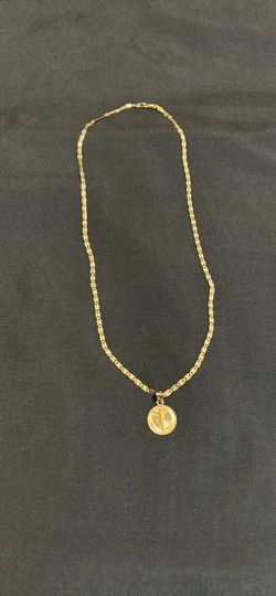 Three tone gold chain and Jesus pendant 14k 16 in chain