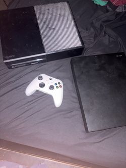 Xbox one x and Xbox one with controller