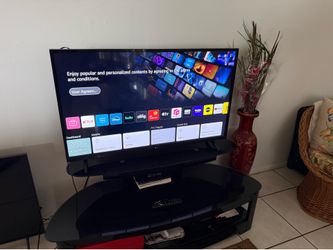 LG 43" 4K UHD Smart TV (Model: LG43UN7300PUF)