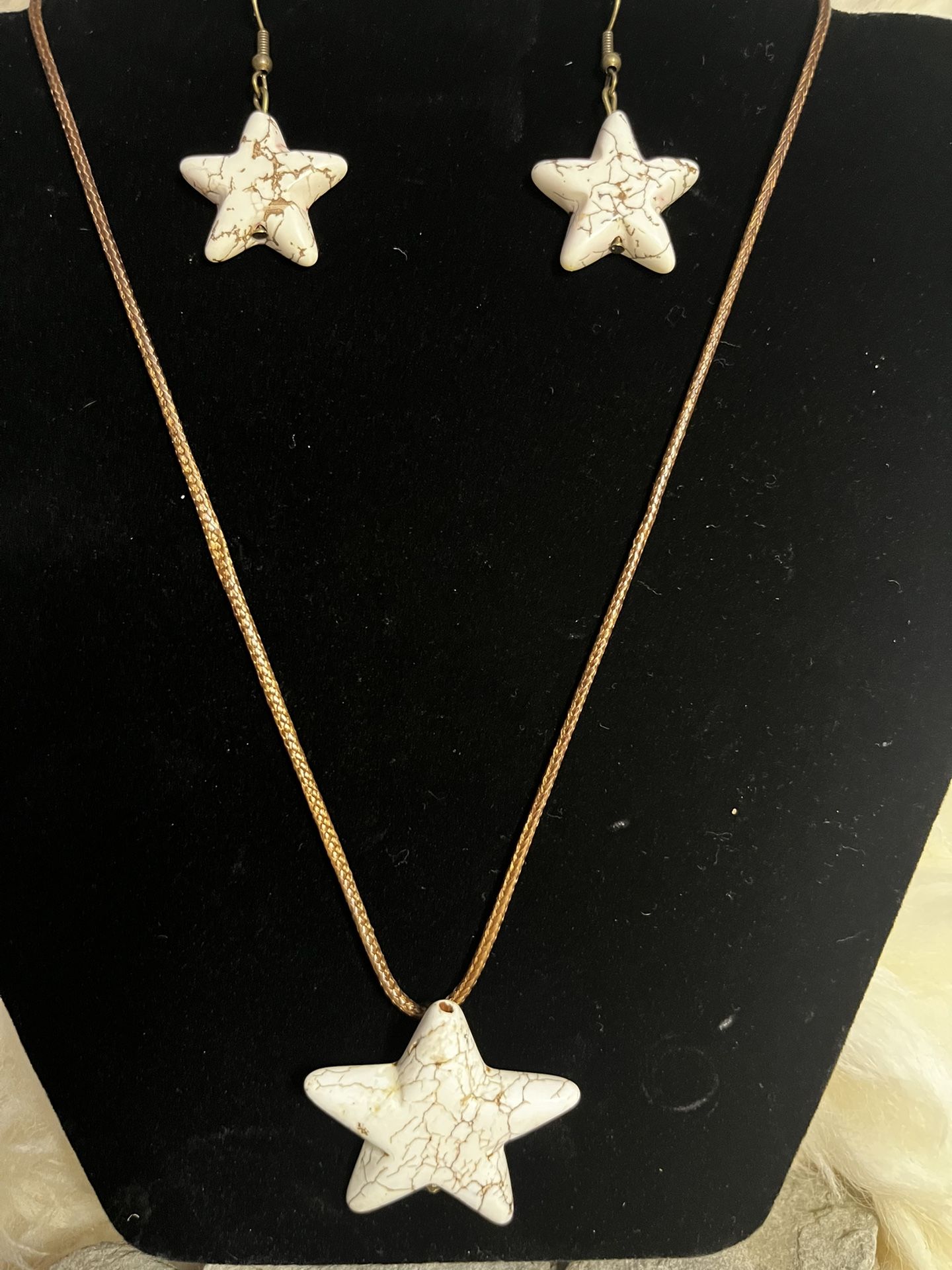 Howlite And Magnesite Star Shaped Jewelry Set