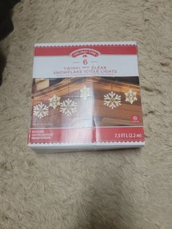 Twinkling Clear Snowflake Icicle Lights