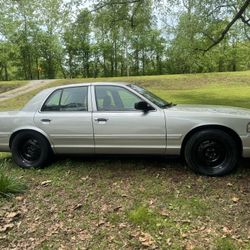 2005 Ford Crown Victoria