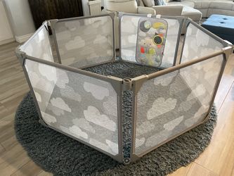 Baby Gate - Expandable Skip Hop