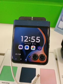 Motorola Razor ($150 New Line)