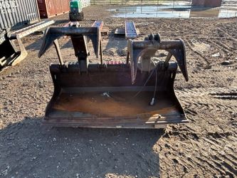 2017 BOBCAT 68INDLBKT 68" GRAPPLE BUCKET, fits skidsteer. s/n:AF0R06796 --(LOCATED IN MADERA, CA)--