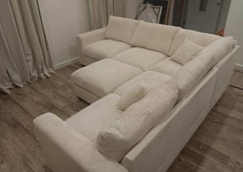 New Sectional Couch with Ottoman! Free Delivery 🚚! Free Assembly!