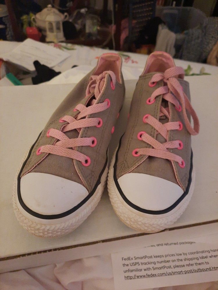 Converse Girls Size 2