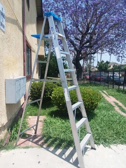 WERNER 8' ALUMINUM LADDER 300 lbs.CAPACITY