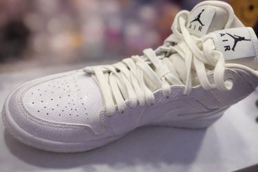 AIR JORDAN 1 MID WMNS