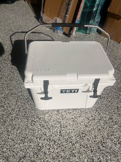 YETI Roadie Hard Cooler White
