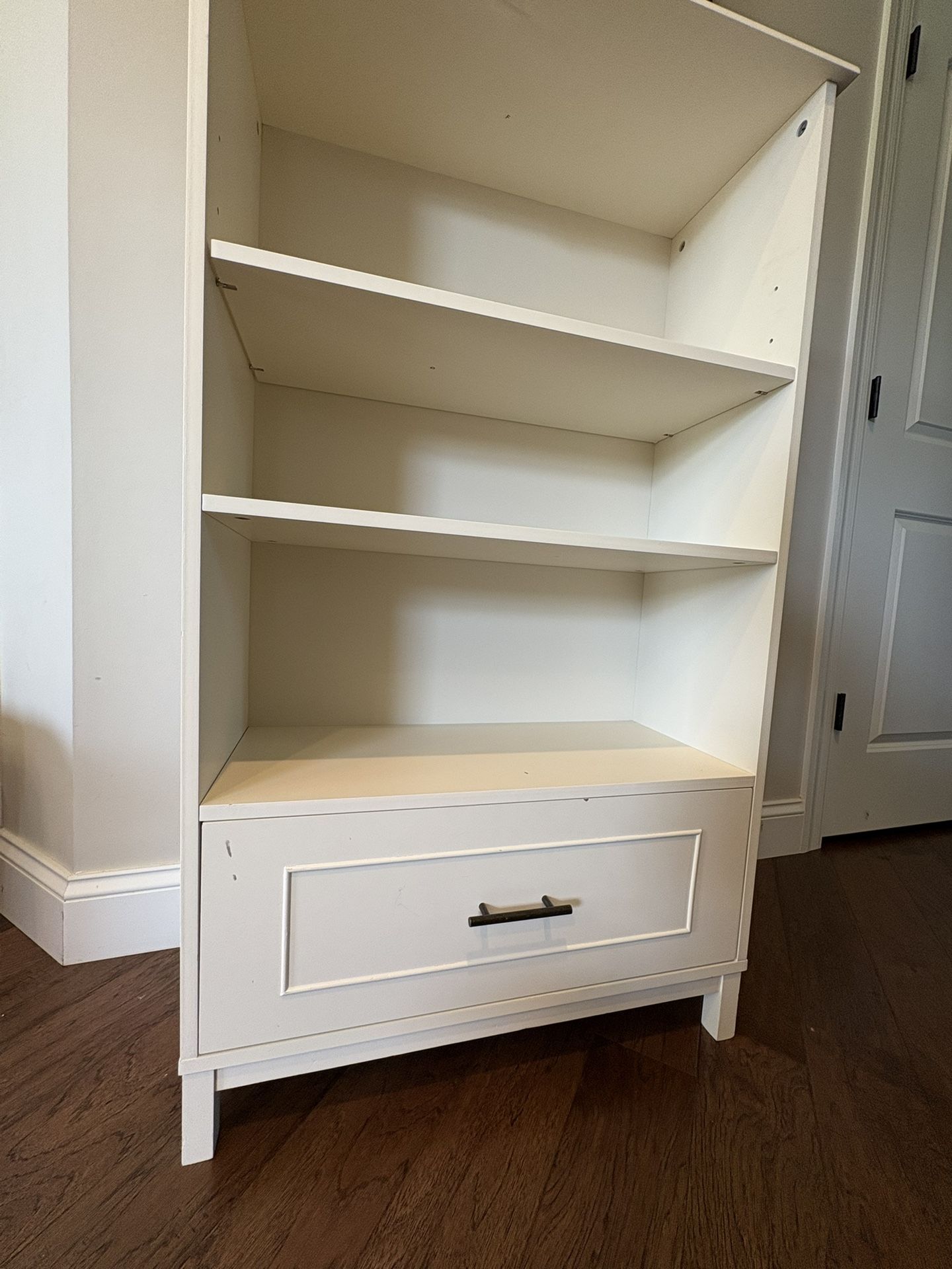 Kids’ Bookshelf With Drawer 