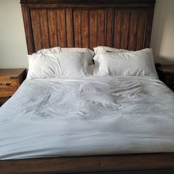 King Size Lake Hills Cindy Crawford Bedroom Set