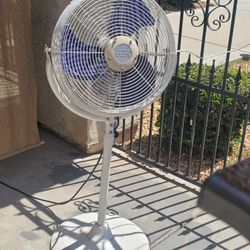 Industrial 3 speed 22" Fan with misters 
