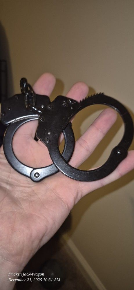 Real Police Handcuffs And Wakie Talkies With Charger