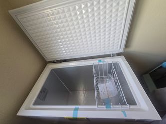 DEEP FREEZER/LIKE NEW!! pick up only