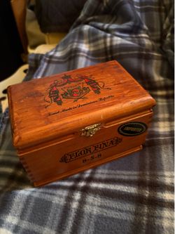 Vintage small cigar box