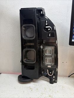2020-2022 Range Rover Defender RH LED Tail light Used OEM  L8B2-13404-DF